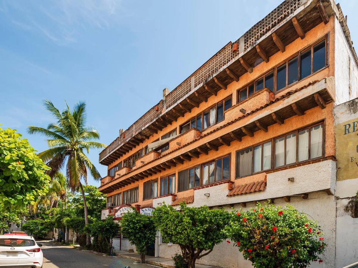 Oyo Sands Hotel Barra de Navidad